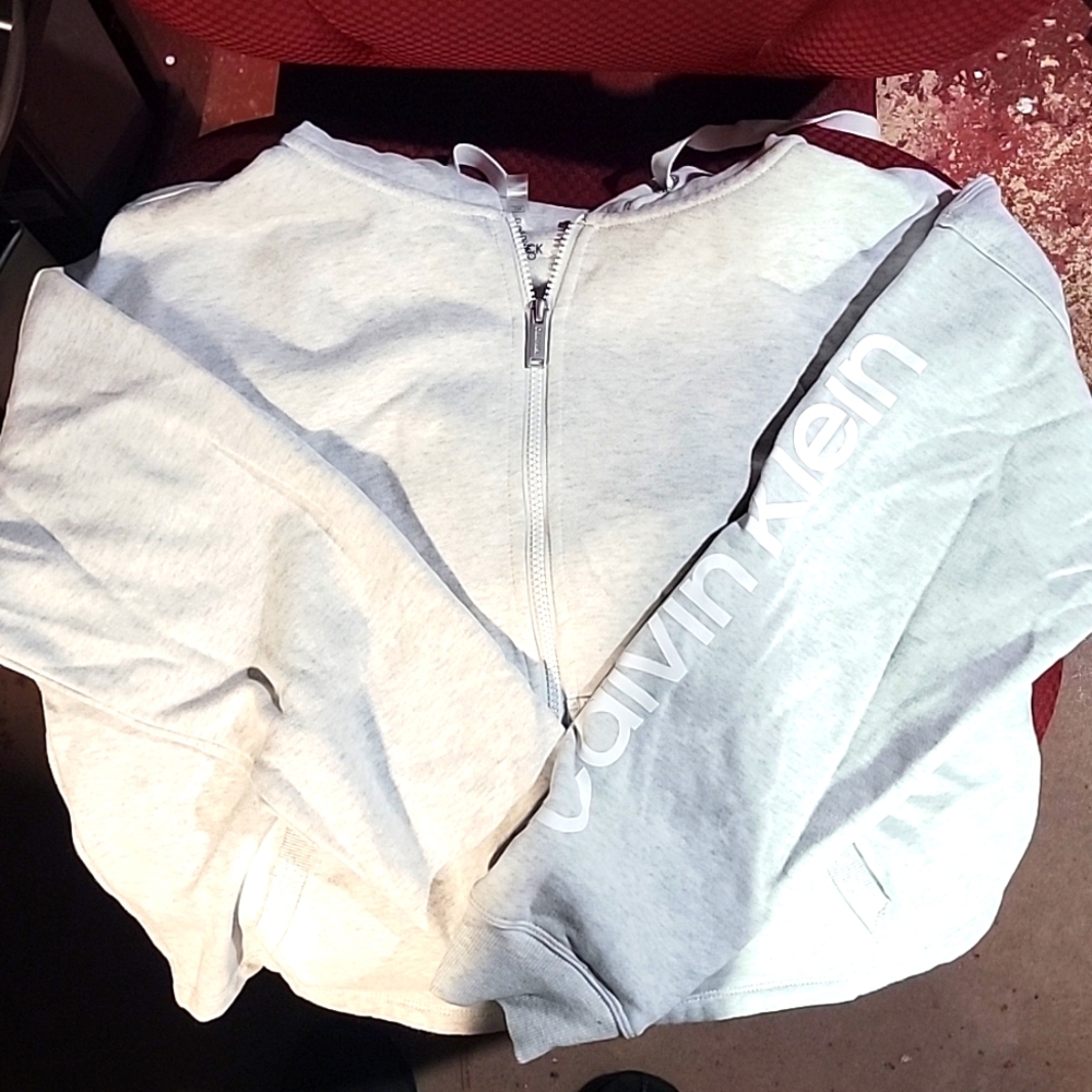 Calvin Klein cropped hoodie. Large